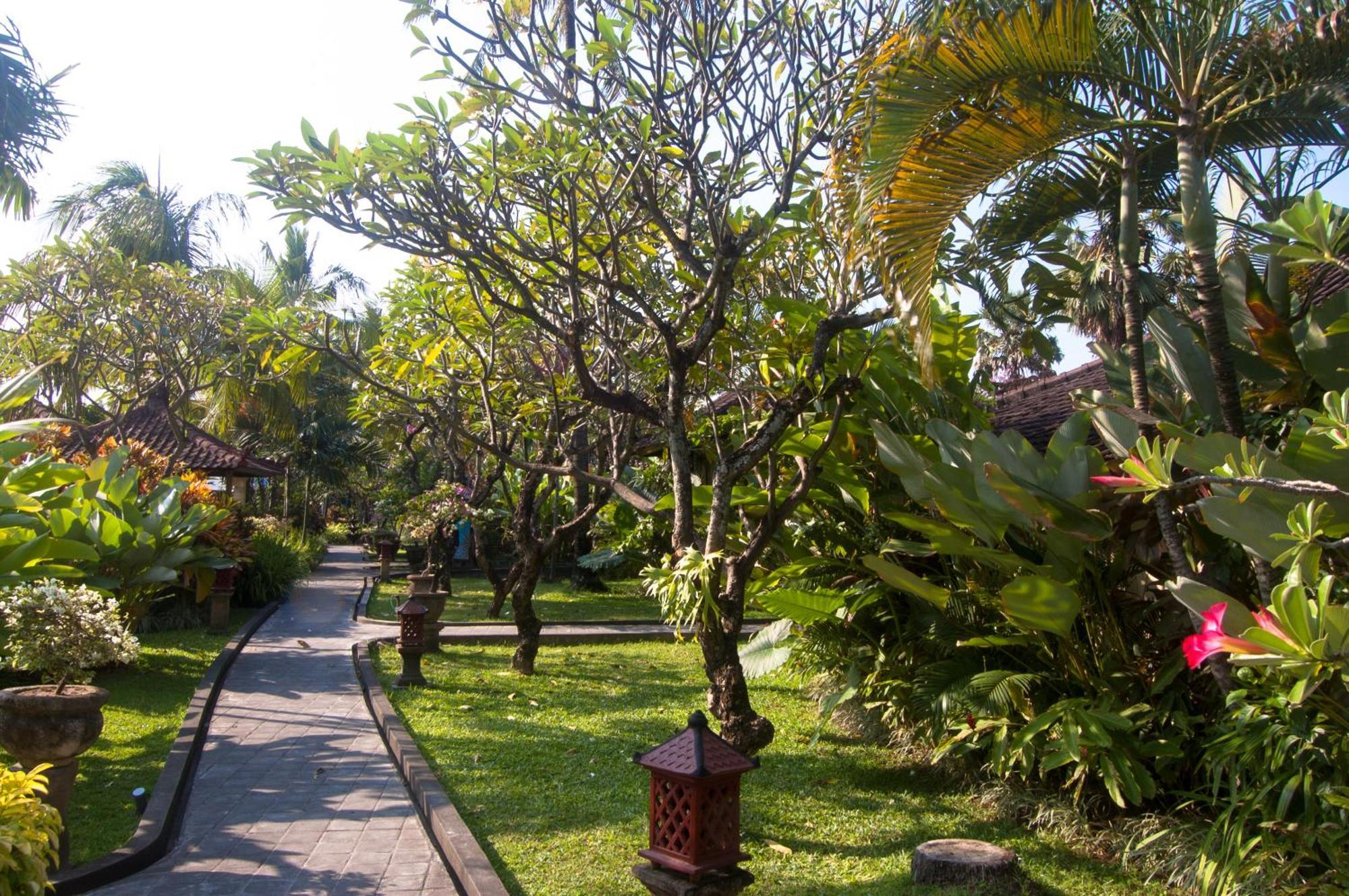 Kuta Puri Bungalows, Villas And Resort Екстериор снимка